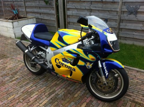 suzuki gsx-r srad 750 corona