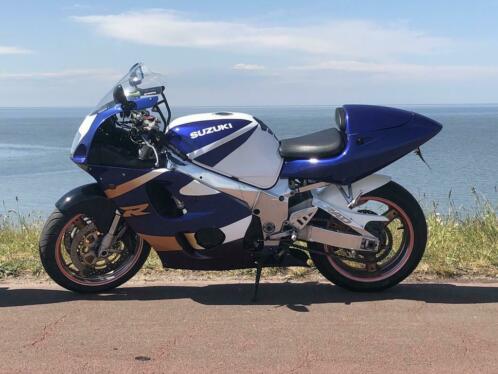 Suzuki gsx -r750