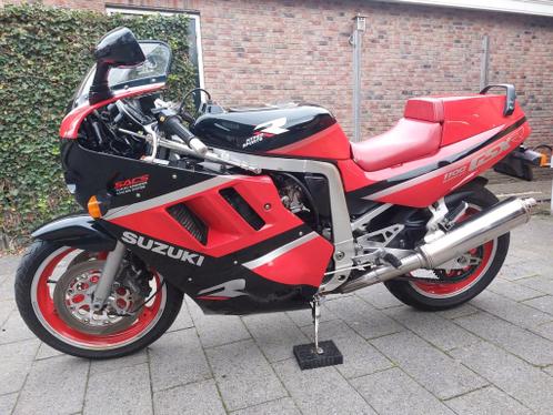 Suzuki GSXR 1100 GSX-R Slingshot 1989 met olie koeler.