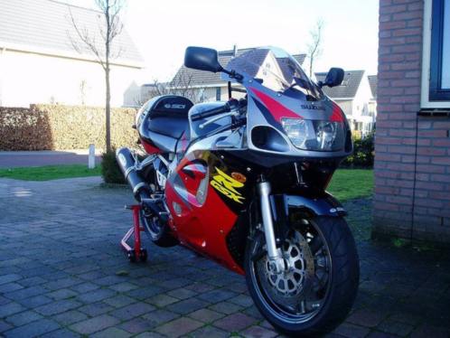 Suzuki GSXR 600 2 km oude banden altijd dealer onderhouden