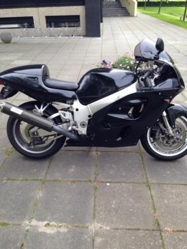 Suzuki gsxr 750 srad te koop