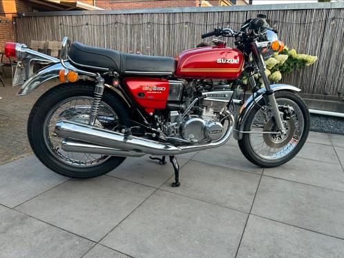 Suzuki gt 550