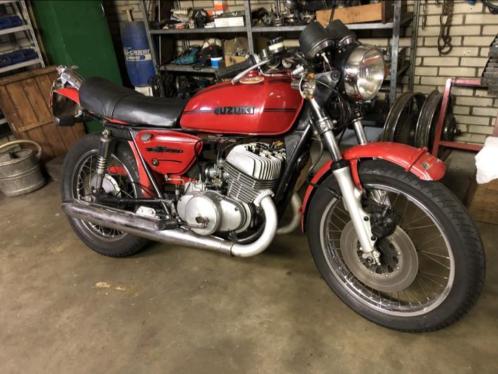 Suzuki GT500 bj. 1971 (met schade)  Diverse Onderdelen.