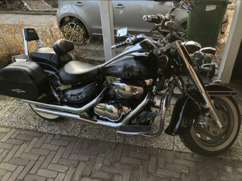 Suzuki Intruder 1500 zwart met veel extras