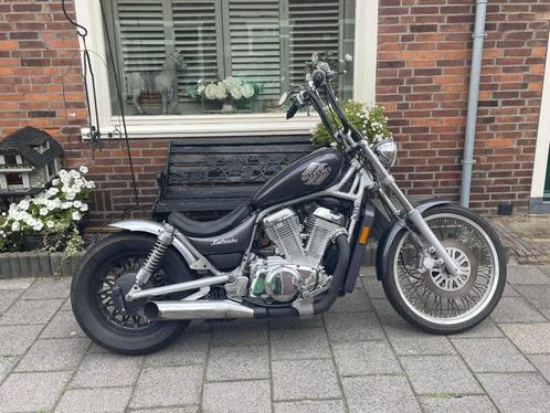 suzuki intruder 800cc en een chopper kawasaki