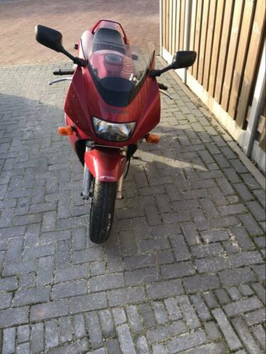 Suzuki motor, rood, weinig km, goed onderhouden, 900cc