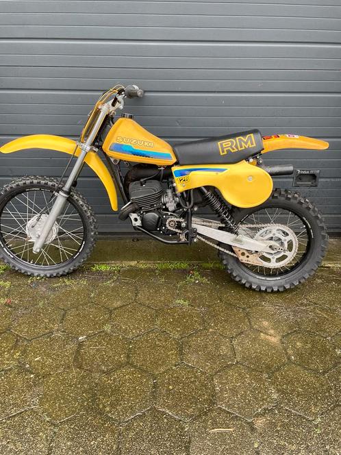 Suzuki RM125 twinshock