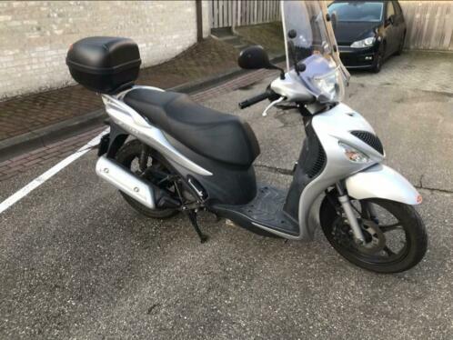 Suzuki sixteen 150 scooter 2011