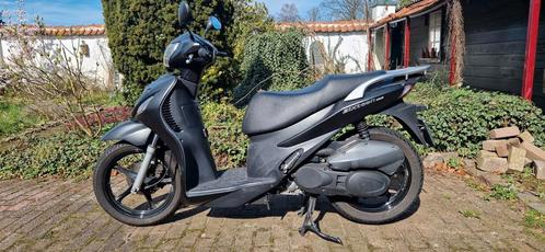 Suzuki Sixteen UX-150 motorscooter 120kmu