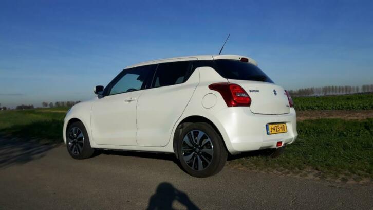 Suzuki Swift 1.0 Stijl Smart Hybrid weinig km.vol opties