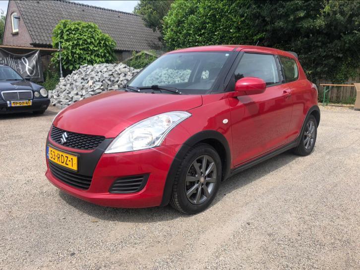 Suzuki Swift 1.2 3-D 2011 Rood