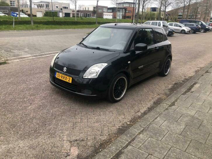 Suzuki Swift 1.3 3D 2005 Zwart met armsteun