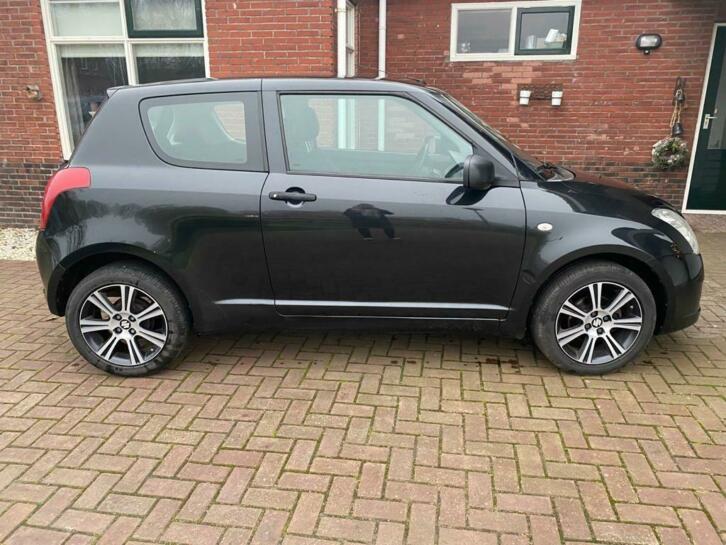 Suzuki Swift 1.3 3D 2005 Zwart, Nieuwe APK, inruil mogelijk