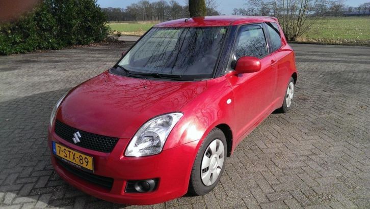 Suzuki Swift 1.3 3D 2009 Rood