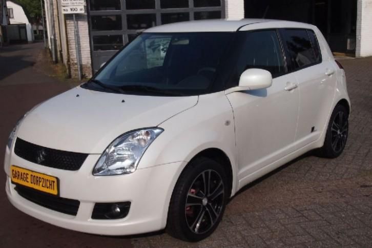Suzuki Swift 1.3 5-drs black-white navigatie climate-control