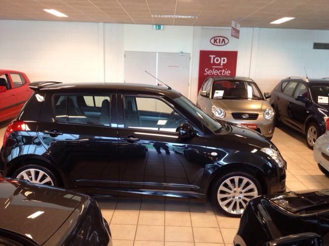 Suzuki Swift 1.3 5D 2008 Zwart met SET winterbanden twv 623