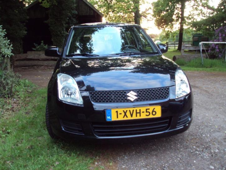 Suzuki Swift 1300 Luxe uitvoering van bj 2010