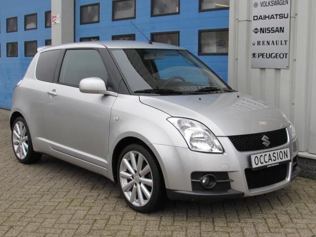 Suzuki Swift 1.6 Sport NAVIGATIE,KEYLESS GO,GETINTGLAS,ECCA