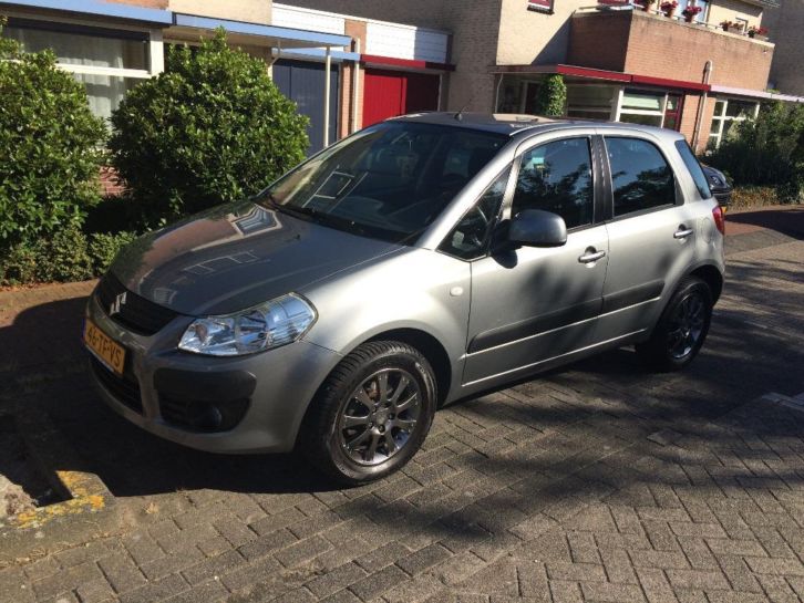 Suzuki SX4 1.6 Exlusive (Clima, radioCD, LM velgen)