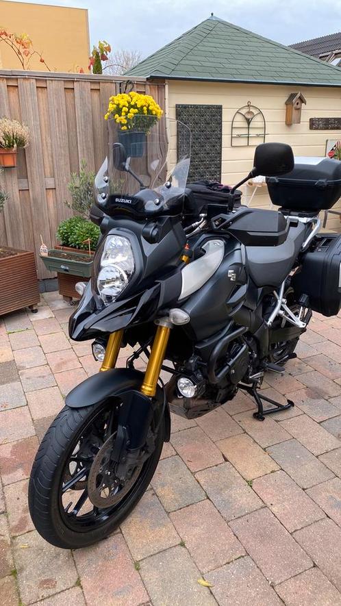 Suzuki V-Strom 1000 DL met 3 delig originele koffer set.