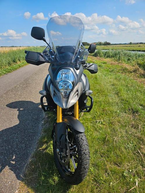 Suzuki V-strom 1000, zwart met zilvergrijs