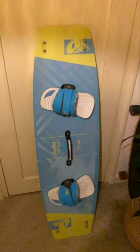 Switch progression kiteboard 135x40 incl. Straps en handle.