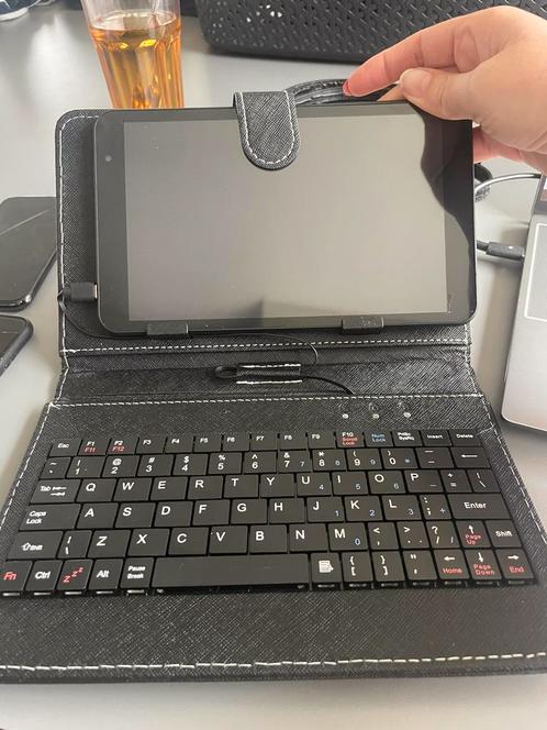 Tablet (16gb) met toetsenbord in compacte hoes