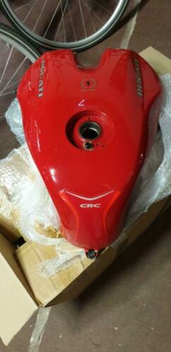 Tank benzinetank Ducati 748 916 996 998 mooie staat rood.