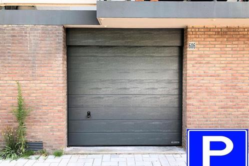 Te huur extra ruime garagebox(23m2) Amsterdam ZO, incl. WE