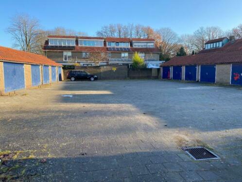 Te Huur in Bussum extra hoge box voor bv camper(bus)