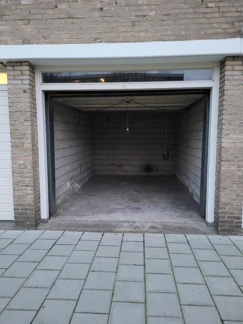 Te huur Nette ruime garagebox te Leiden