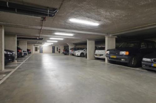 Te huur overdektebeveiligde parkeerplaats - for rent garage