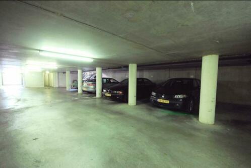 TE HUUR parkeerplaats in parkeergarage Utrecht Vogelenbuurt