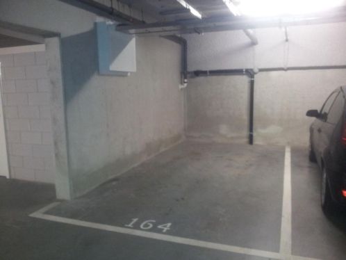 te huur parkeerplaatsfor rent parking spot