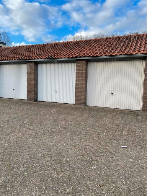 Te Huur RUIME garagebox met puntdak Elandstraat in Breda
