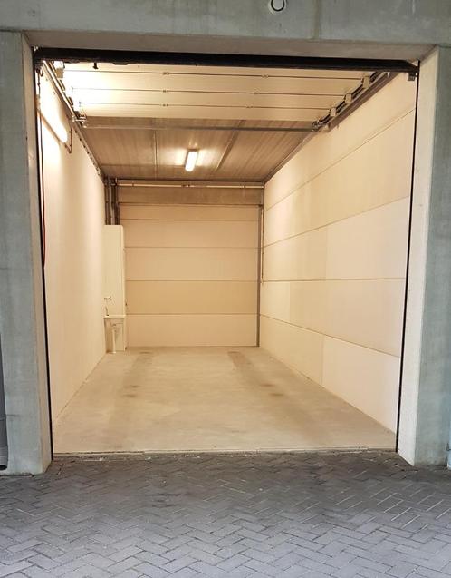 TE HUUR XL Garagebox (36 m2) met elek. en water