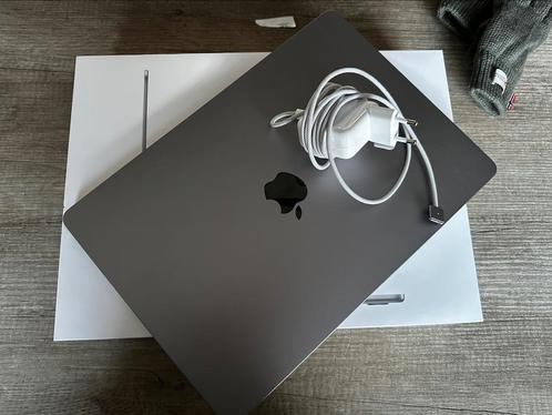 Te koop 15-inch MacBook Air. Apple M2 chip