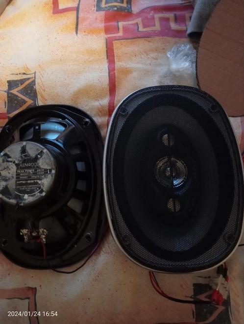 Te koop 4 kanaals auto versterker met pionier speakers