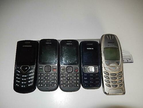 te koop 4 nokia telefoons  1 samsung telefoon incl oplader