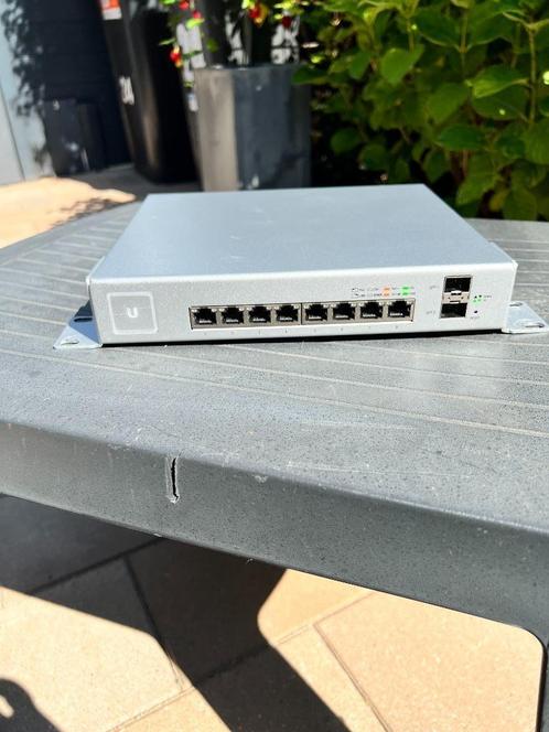 Te koop 8 poorts switch  4 x Ubiquiti   1 x Ubiquiti SFP