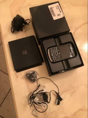 Te koop aangeboden Blackberry Bold 9700 met toebehoren.