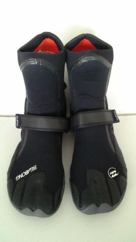 Te koop aangeboden surfschoenen