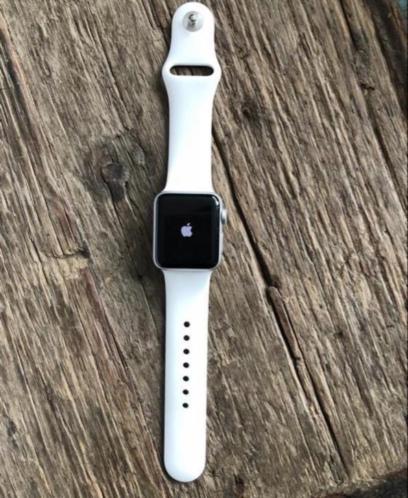 Te koop Apple watch 2 38mm silver compleet