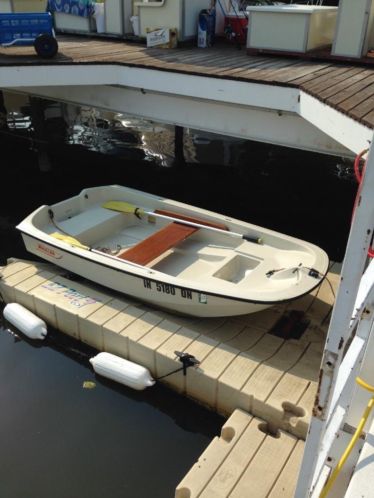 Te Koop Boston Whaler 9 ft Tender, volgbootje, roeibootje.