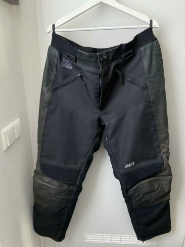 TE KOOP DAMES AerotexLeder MOTORBROEK maat 48.