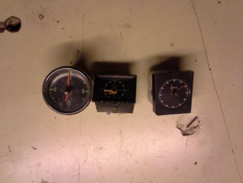 te koop diverse klokjes lamp kappen en 4 banden van vw kever