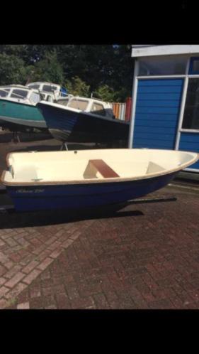 Te koop diverse polyester toerviskinderbij bootjes