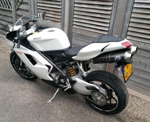 Te koop Ducati 848 met 27.000 km en Termignoni uitlaat.