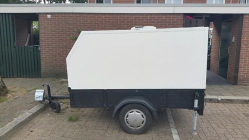 Te koop een gesloten aanhangwagen 