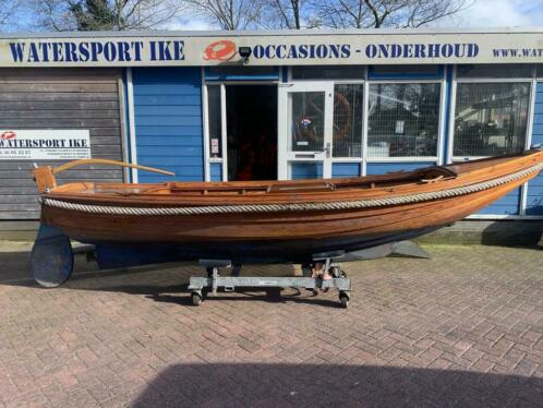 Te koop een nette helderse vlet met diesel 8 pk 1 cilinder